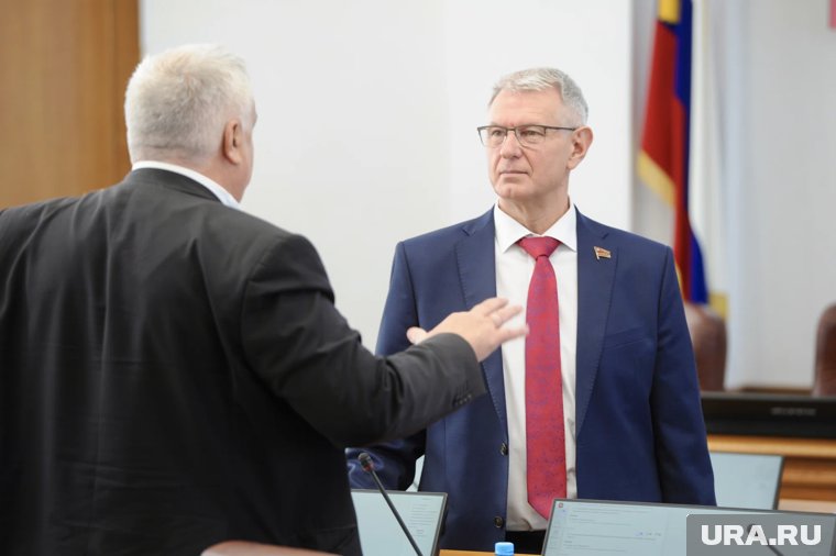 Эсер Василий Швецов (справа) в этом составе ЗСО станет вице-спикером