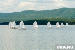 На озере Тургояк проходит парусная регата