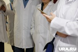 Девушки написали врачам комментарии со словами поддержки 