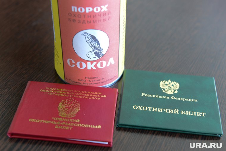 Помимо общероссийского «зеленого» охотбилета многие вступают и платят членские взносы в местные общества - им путевки обходятся дешевле