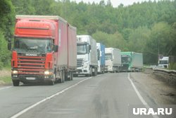 Грузовики с телами погибших стоят на границе с Украиной