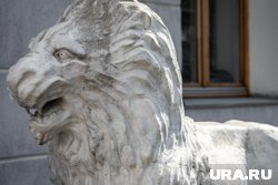 В Шадринске ждут возвращения барельефов