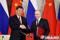 Си Цзиньпин прилетел в Москву с подарком