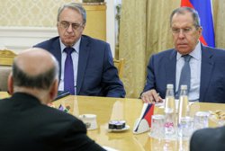 Михаил Богданов (на фото — слева) с министром иностранных дел Сергеем Лавровым (на фото — справа) встречался с политиками Ближнего Востока
