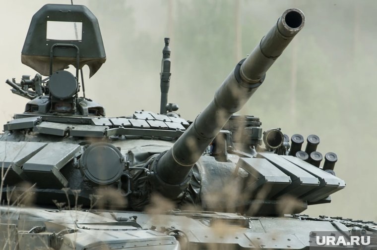 Два бойца выжили, укрывшись под танком, благодаря мужеству и терпению
