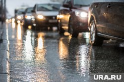 Тюменцы устроили опасный заезд в самом центре города