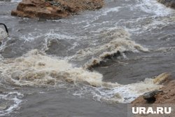 Подорвана дамба Кураховского водохранилища, вода топит поселки (фото из архива)