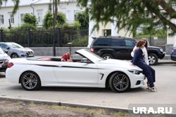 Ради фото в кабриолете курганцам придется раскошелится