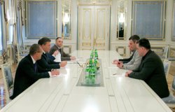 Во время Евромайдана он состоял в рабочей группе по урегулированию политического кризиса на Украине вместе с Януковичем