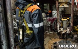 Нефтяника зажало между трубами