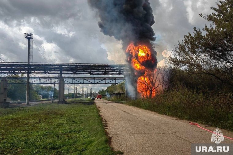 В городе Стерлитамак произошел взрыв на продуктопроводе Стерлитамакского нефтехимического завода (СНХЗ). Хлопок привел к факельному горению сжиженного газа