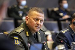 Офис Зеленского оказывает на Валерия Залужного политическое давление, чтобы тот отказался от участия в президентских выборах, передает «Страна.ua»