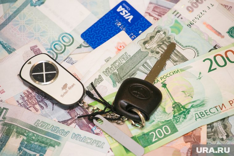Продажи новых легковых автомобилей в России года снизились