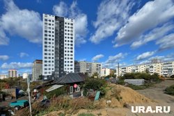 Ради легализации высотки застройщик укрепил берег Тобола, но власти не спешат ее узаконить