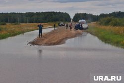 Вода из двух челябинских водохранилищ топит курганские дороги