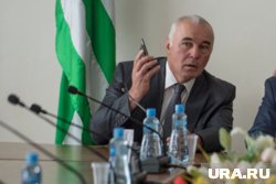 Депутат ранил соратников и скрылся: что известно о ситуации со стрельбой в Абхазии