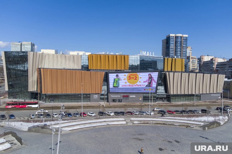 Недвижимость находится рядом с ТЦ IMALL и эспланадой