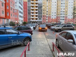 Ребенок выбежал из-за припаркованных машин