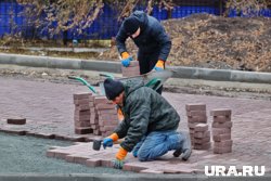 В Кургане активно строят новые скверы на месте снесенных домов