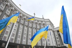 Огонь охватил верхние этажи здания (архивное фото)