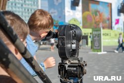 На форум поступило более тысячи заявок, но сериал стал одним из всего двух победителей