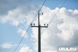 В Советском районе на ребенка упал столб электропередачи