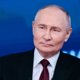 Легендарный рисунок кошки и повышение зарплат: почему Путин дважды приезжал в школу №7 в Кургане