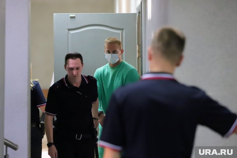 Вадим Ш. закрывал лицо медицинской маской