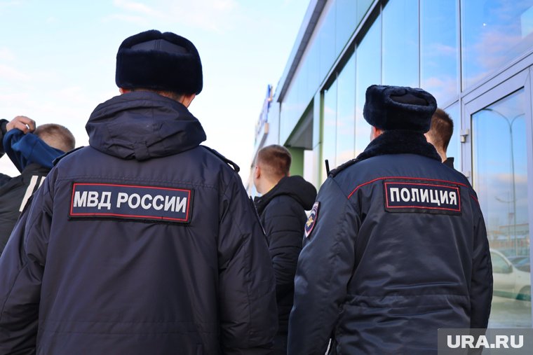 В Сургуте полиция задержала жителя Губкинского, забившего кулаками соседа