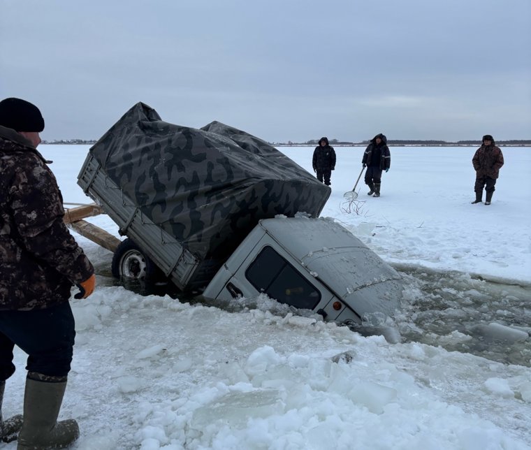 Со дна озера был поднят «УАЗ-Фермер»