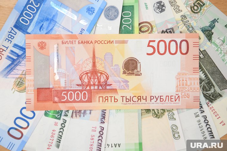 Самая низкая зарплата (до 40 тысяч) у дворников, уборщиц, водителей и воспитателей