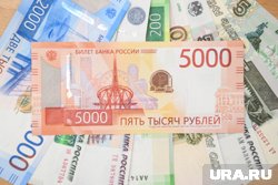 Самая низкая зарплата (до 40 тысяч) у дворников, уборщиц, водителей и воспитателей