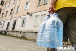 Грожанам приходиться закупаться бутилированной водой за свой счет