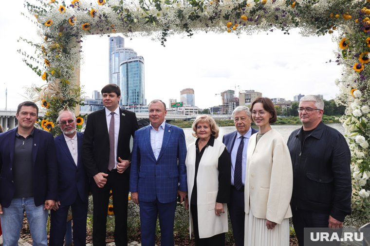 VIP-делегация в фотозоне фестиваля 