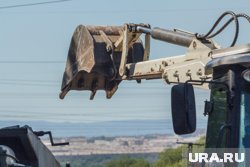 На объекте задействованы сотрудники подрядной организации и необходимая строительная техника
