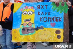 Дети специально для обращения нарисовали красочные плакаты