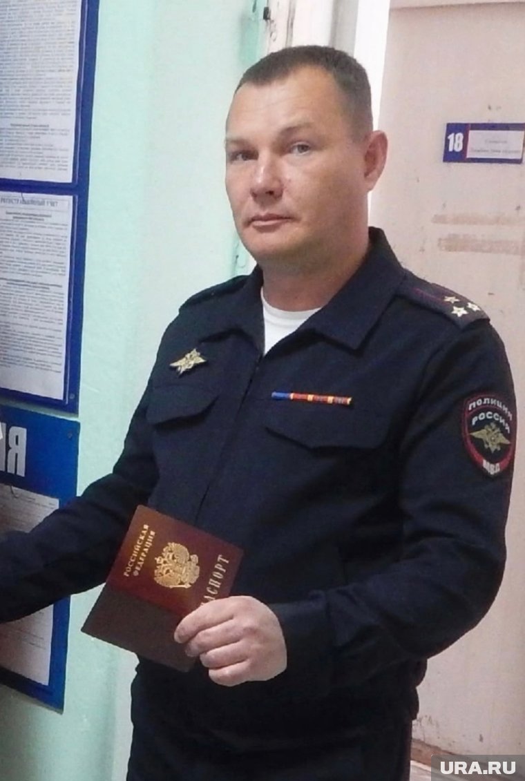 В 2021 году он ушел из органов внутренних дел на пенсию