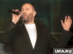 В США Шуфутинский устроился руководить оркестром в ресторане «Жемчужина» на Кони-Айленд