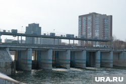 Баннер разместили на мосту со стороны въезда в город по Тюнина