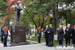 Артем Жога вместе с политиками возложили цветы к монументу