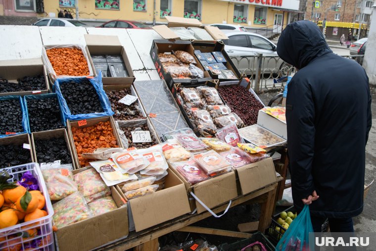 В Новом Уренгое ждут появления летних овощных рынков 