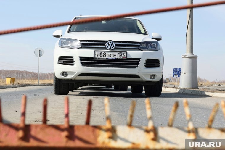 Эстония устанавливает металлические ворота и барьеры на границе с Россией