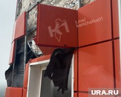 Здания получили различные повреждения после землетрясения