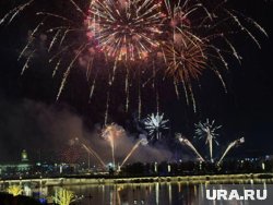 Салют для челябинцев и гостей города прозвучал ровно в 22 часа