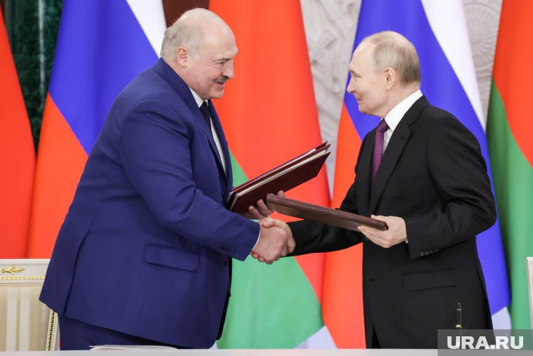Путин поблагодарил Лукашенко за помощь