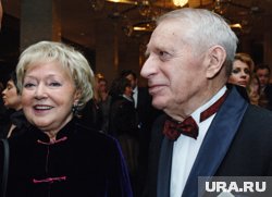 Москва. Актриса Людмила Касаткина с мужем на церемонии вручения премии ТЭФИ-2005