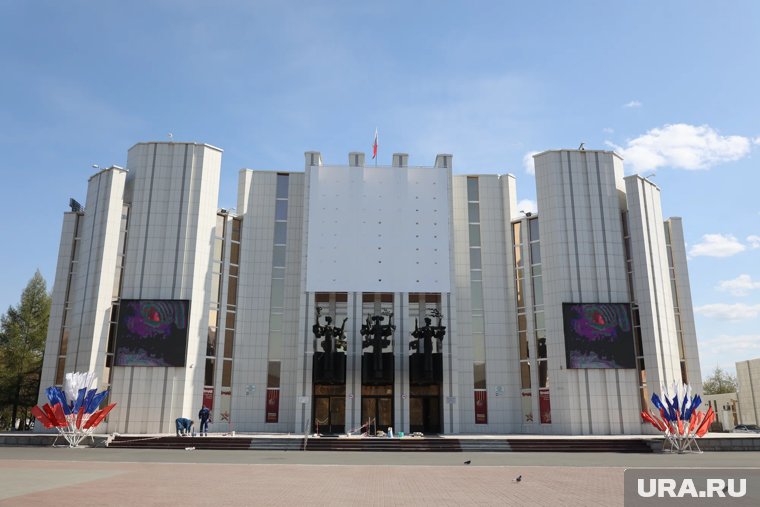 Народный артист Владимир Винокур с новой программой и Театром пародий выступит в курганской филармонии