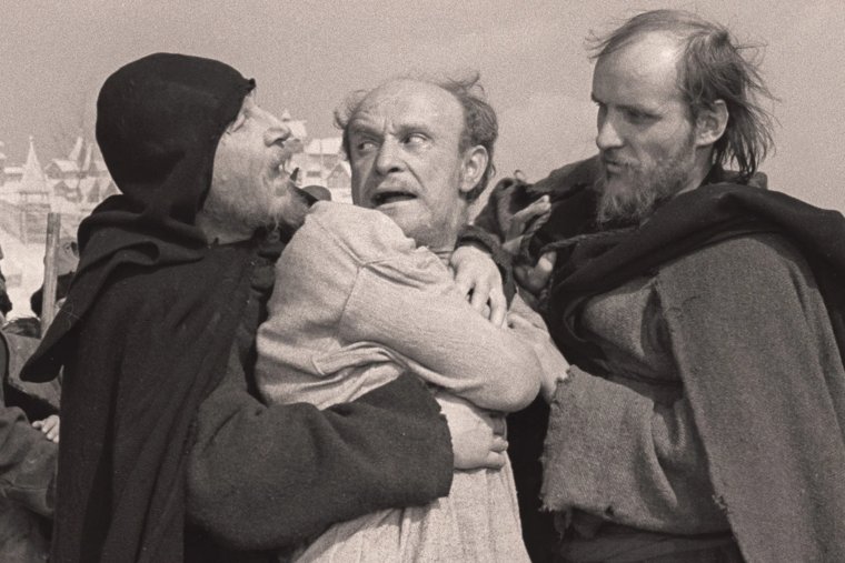 Кадр из художественного фильма «Андрей Рублев», 1966 год. Реж. Андрей Тарковский