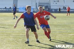 Заместитель губернатора Станислав Мошаров атакует ворота "Трактора"