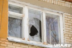 После атаки ВСУ на частный дом в Курске, у соседнего здания выбило стекла (архивное фото()